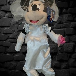 Disney Plush Minnie Mouse  Wedding Bride, Dress, Veil, Bouquet, Bow & Satin Shoe